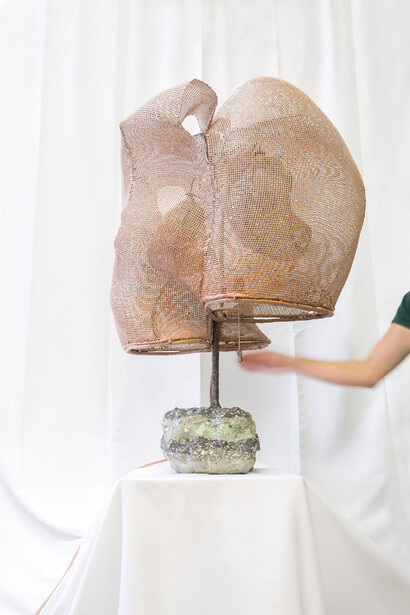 Nacho Carbonell, Pink Cocoon Concrete Base, 2015, steel frame, metal mesh and paverpol mix, h131 l86 w71 cm / h51.6 l33.9 w28 in, unique, Courtesy of Carpenters Workshop Gallery