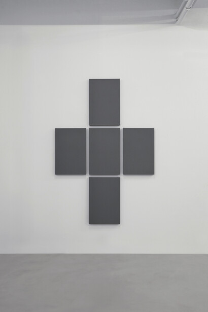 Alan Charlton

Cross Grid Painting, 2011
Acrilico su tela, 211,5x144 cm

Veduta parziale dell’esposizione
A arte Studio Invernizzi, Milano, 2011

Courtesy A arte Invernizzi, Milano
Foto Bruno Bani, Milano