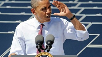 Barack Obama pronuncia un discurso en una planta de energía solar