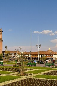 El city tour por Cusco combina historia, cultura y diversión, ofreciendo una experiencia única para explorar la ciudad desde diferentes perspectivas. Plaza de Armas, Cusco, Perú