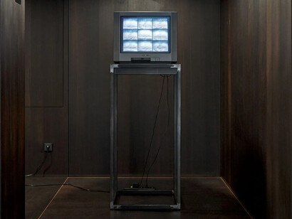 Georg Herold, Basta times, exhibition view. Courtesy of Galerie Gisela Clement