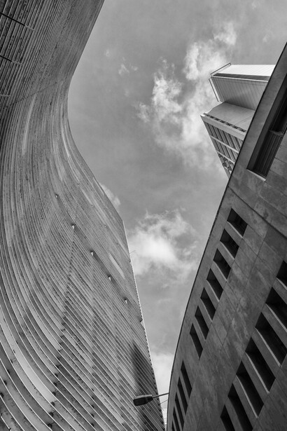 São Paulo, o Copan, desenhado pelo arquiteto modernista Oscar Niemeyer. Fotografia Paulo Kawazoe