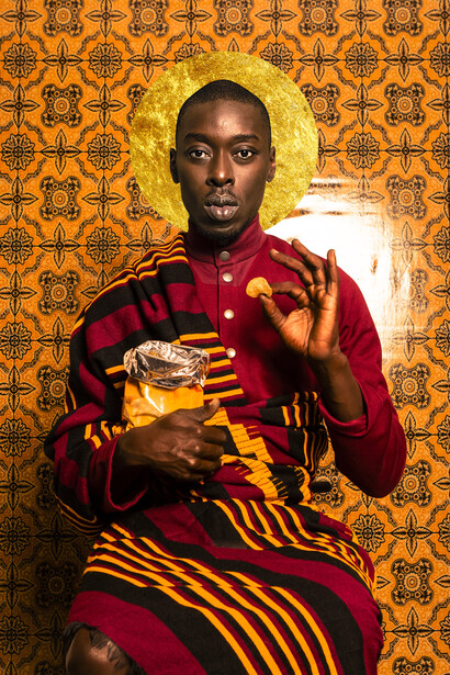 Sans titre, (…des photographes…des artistes et le cardigan pression) 2019 © Omar Victor Diop Courtesy galerie Magnin-A