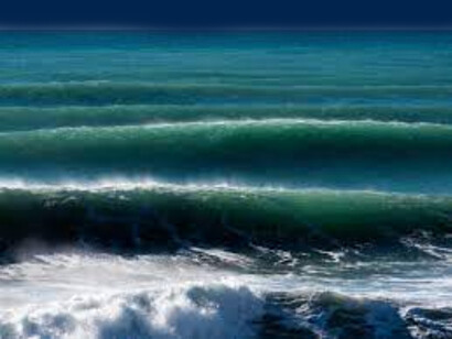 Onde, Mediterraneo. Le onde generate dal vento sui mari assumono, infatti, una particolare importanza poiché modulano lo scambio di energia, calore, ossigeno e anidride carbonica tra l’acqua e l’atmosfera circostante