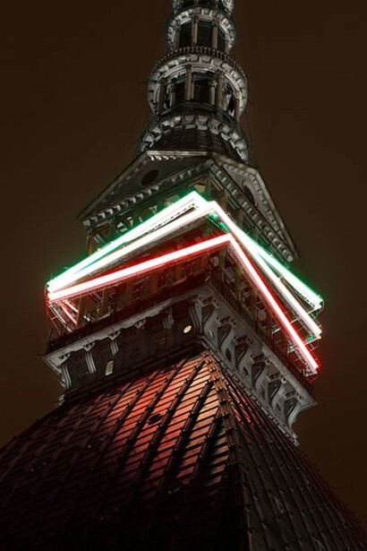 Italo Lupi, Migliore Servetto, Mattia Boero. Look of the City, 2011. Installazione luminosa sulla Mole Antonelliana