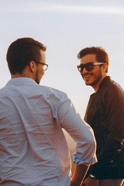 Aristóteles nos convida a refletir sobre a ética ambiental, mostrando que nossas ações individuais impactam o bem coletivo e o planeta