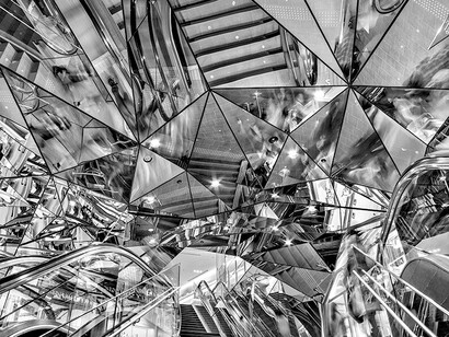 Tokyu Plaza, Tokyo (TV14625), 2014 ©Matthew Pillsbury / Courtesy of Benrubi Gallery, NYC