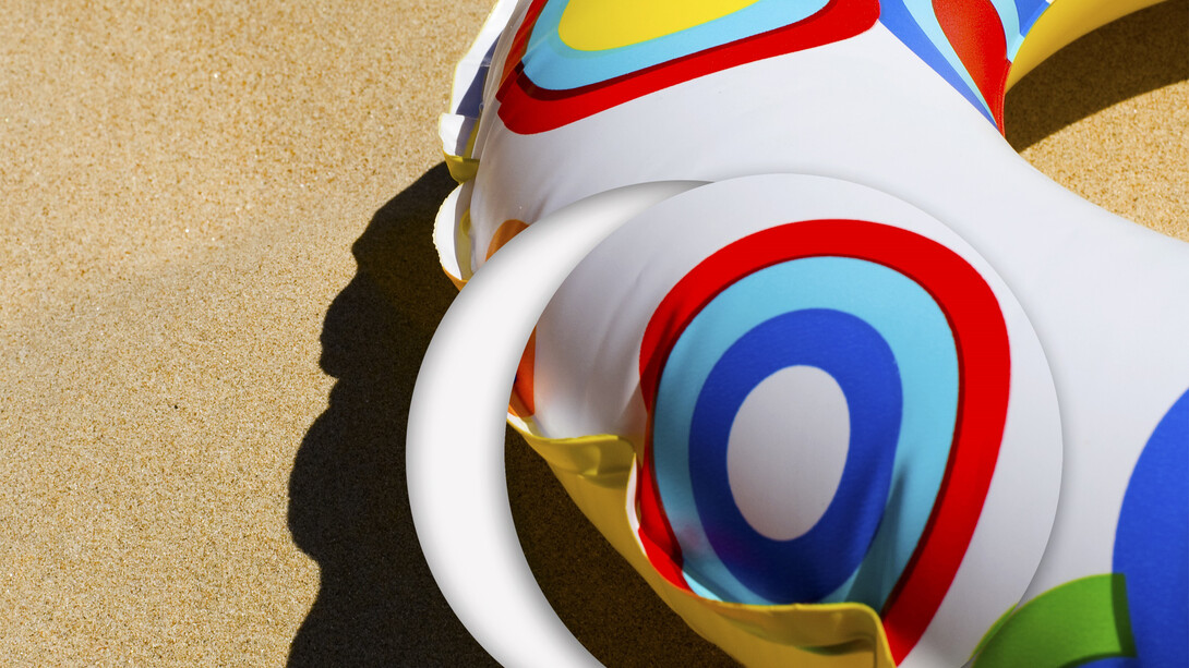 Philippe Soussan, Bouée Série Eclipse (detail), 100 x 150 cm, 2 tirages argentiques collés sur aluminium découpés et superposés Numéroté à 4 ex
