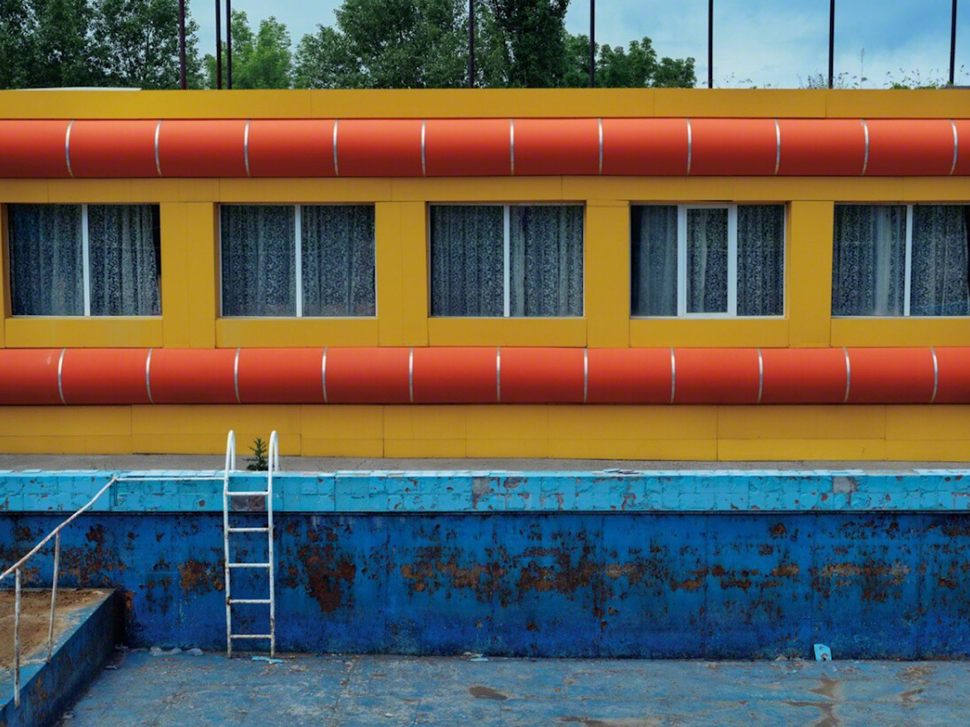 David Kutz, Retro #7366; Water Park, Chimgan, Uzbekistan; May 2014. Courtesy of Soho Photo Gallery