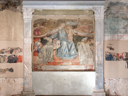 Domenico di Bartolo, Madonna del Manto (1444), Santa María della Scala