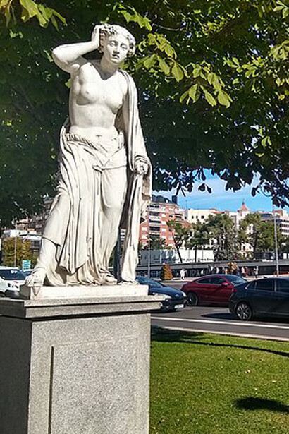 Andrómaca pide ayuda al anciano Peleo que intercede por ella y salva su vida.
Hermione siente un gran temor pensando que su marido la castigará por haber intentado matar a su hijo, por lo que pide ayuda a Orestes que había sido anteriormente su pretendiente, Madrid, España