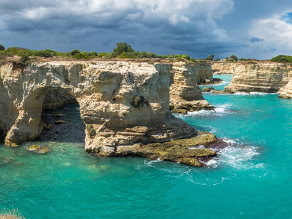 Scopri il rustico salentino e la sua storia culinaria nel contesto della Puglia. Torre Sant'Andrea, Italia