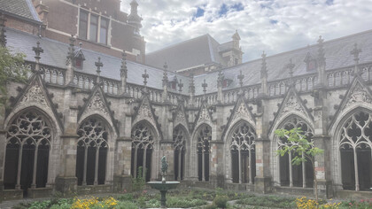 La Abadía de San Pablo es una antigua abadía benedictina en la ciudad de Utrecht, que fue fundada alrededor de 1050 por el obispo Bernold y disuelta en 1580