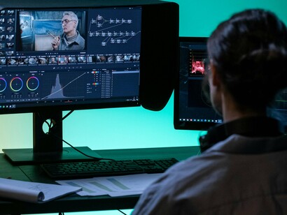 Edição de vídeo em software sofisticado. A perspectiva para a animação no cinema é animadora, com um aumento no número de filmes animados que têm atraído tanto o público quanto a crítica. A indústria começa a valorizar a capacidade das animações em narrar histórias profundas e significativas, que ecoam com públicos de todas as faixas etárias

