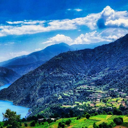 Even amidst such beauty, the shadow of conflict lingers—Kashmir remains at the heart of a dangerous standoff