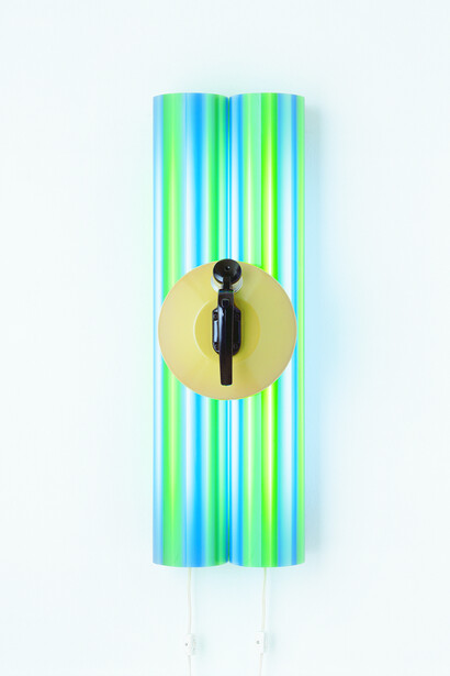 Teapot, 1979, Teapot, plastic tubes and fluorescent tubes, Photo: Douglas M. Parker Studios, Los Angeles,
The Sonnabend Collection, Nina Sundell and Antonio Homem © Jeff Koons