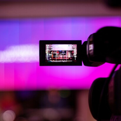 Viviamo in un tempo di connessione continua, ma la quantità di comunicazione non sempre corrisponde alla qualità dei contenuti