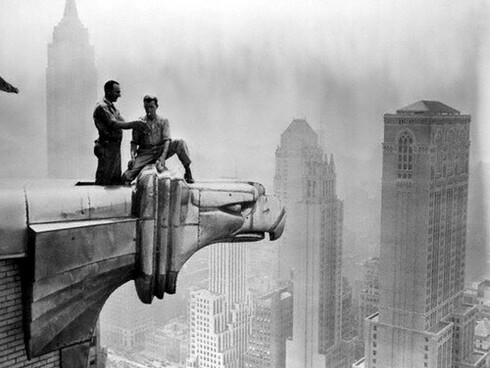 Trabajos dignos de ver, pero difíciles de sobrellevar. Fotografía de Charles Ebbets