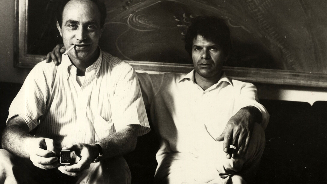 Arnaldo Pomodoro insieme a Gregory Corso a Milano nel 1966 in una foto scattata dalla sorella Teresa. Courtesy of MAC