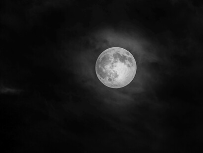Luna piena: rappresenta l'ovulazione ed è il momento dove la donna è creativa e fertile