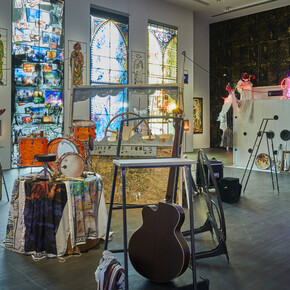 Joris Van de Moortel, Hell on earth, in search of Pur, Nur and Fur, vue d'exposition. Avec l'aimable autorisation de S.M.A.K