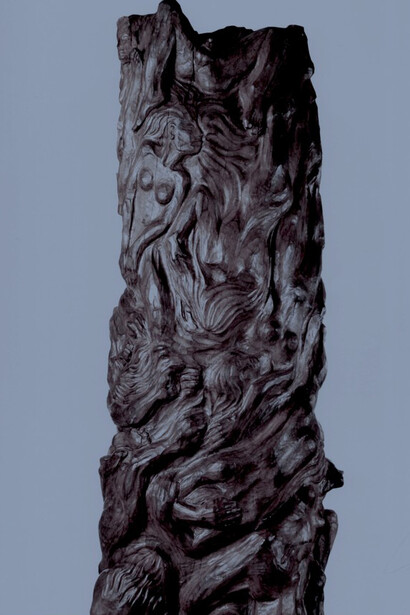 «La caída» (2009), talla en madera de guanacaste 