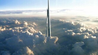 Jeddah, Arabia Saudi. La Torre del Reino se alza por encima de las nubes