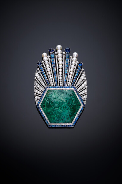 Aigrette, France, Paris, designed by Paul Iribe, made by Robert Linzeler, 1910, Platinum, set with emerald, sapphires, diamonds, and pearls, H. 3-5/8 in. (9 cm), W. 2-1/4 in. (5.6 cm), D. 5/8 in. (1.5 cm), Al-Thani Collection. Image: © Servette Overseas Limited 2013. All rights reserved.