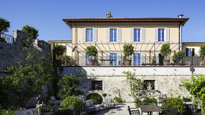 Paradis Hotel, ubicado en la localidad de Pietrasanta en Italia: vista desde el jardín interno del recinto