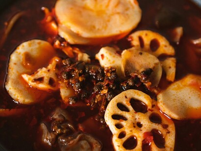 La libertà sessuale in Cina è ancora un tema complesso, influenzato da tradizioni confuciane, censura governativa e una crescente apertura tra le giovani generazioni