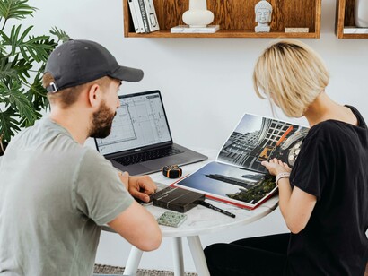Crear aplicaciones personalizadas con elementos visuales únicos puede diferenciar un proyecto en un mercado competitivo