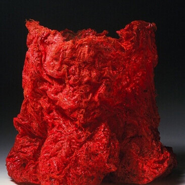 Kiyomi Iwata. Rojo Dos, 2003
organza de seda, refuerzo