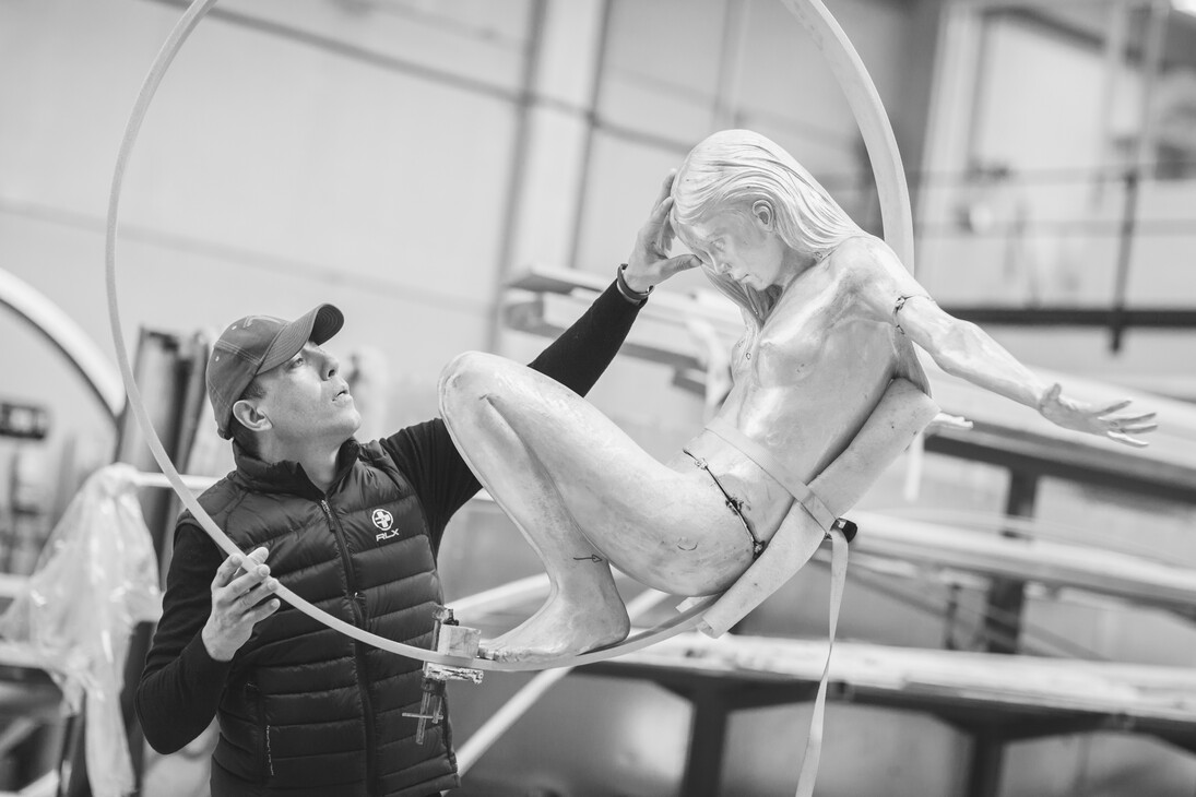 Lorenzo Quinn, in the Studio. Courtesy of Halcyon Gallery