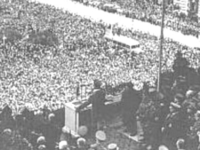 Hitler tenant un discours à Vienne