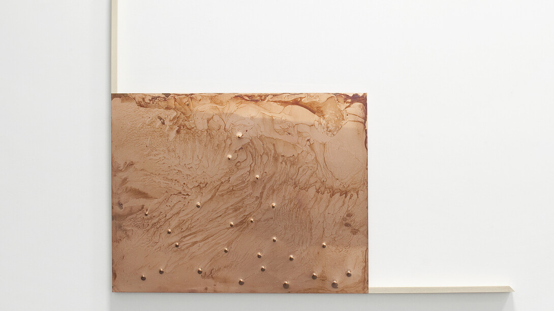 Shanta Rao, Sans titre, 2015, Sérigraphie, emboutissage et oxydation sur cuivre ( montée sur demi-châssis), 77 x 99 cm © Courtesy de l’artiste et Galerie Nathalie Obadia, Paris/Bruxelles