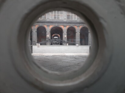 Hidetoshi Nagasawa, Pozzo nel cielo, 1999 2014. Installation view a Palazzo Reale, Napoli 2019, foto Mina Grasso
