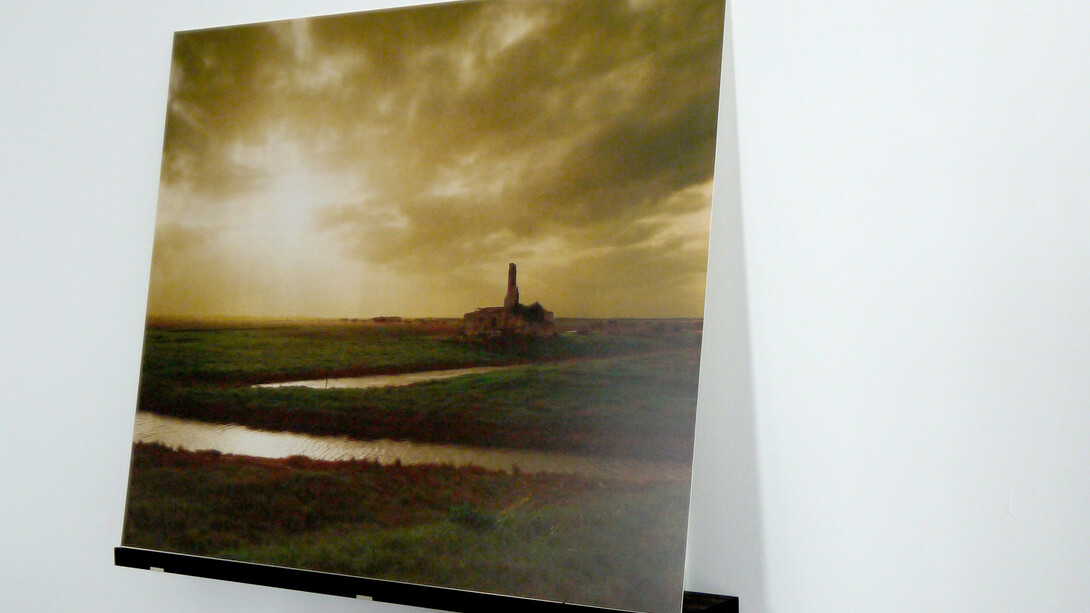 Elger Esser, Artouan I, Frankreich 2014, Mixed media silver plat - directprint, copper plate, silver-coated, baseboard, makassar ebony, 70,5 x 88 x 12 cm, Unique copy, Courtesty: Galerie Thaddaeus Ropac Paris/Salzburg © Elger Esser