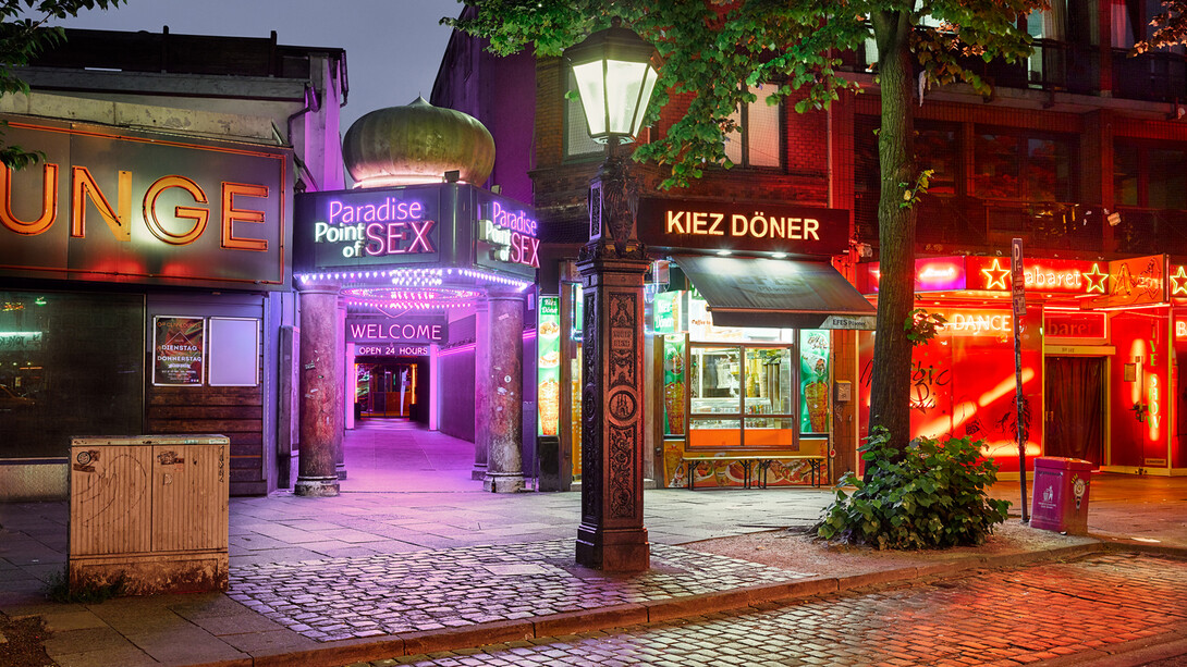 ROGER EBERHARD,
Nobistor, 2018
archival pigment print, mounted on aluminum
edition of 5 + 1 AP, ed. 3/5
image 70 x 90 cm (27 1/2 x 35 3/8 in.)
framed 73 x 93 x 3 cm (28 3/4 x 36 5/8 x 1 1/8 in.) 