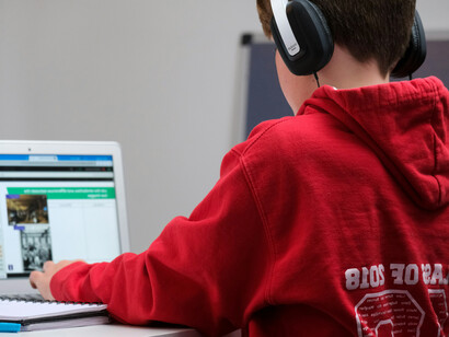 Os desafios da educação na era do TikTok: da falta de estrutura nas escolas à necessidade de formação adequada dos educadores