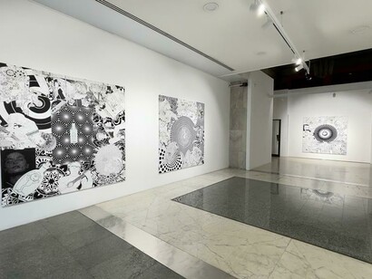 Sala d'esposizione della mostra "Don't worry, be happy" di Maurizio Cannavacciuolo, Visionarea ArtSpace, Roma, Italia