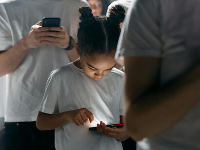 La desconexión humana también tiene impacto económico: reduce la productividad y aumenta el gasto en salud pública