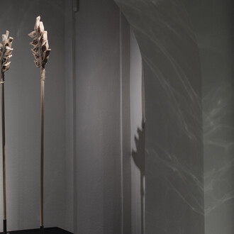 Le verre, au-delà de la matière. Les collections du Cirva, vue de l’exposition. Avec l’aimable autorisation du Musée Ariana