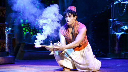 Adam Jacobs en el papel de Aladino en el musical homónimo