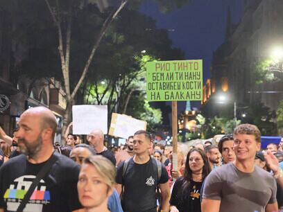 Evocar la ocupación otomana y las insurrecciones serbias (1804-1817) legitima hoy la lucha. Protesta contra la minería de litio y Rio Tinto,   10 de agosto de 2024, Belgrado, Serbia
