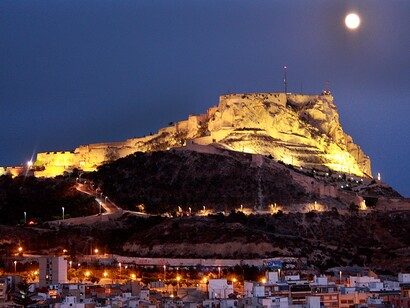 Construido a finales del siglo IX, el castillo ha sufrido diversas renovaciones en sus más de mil años de historia
