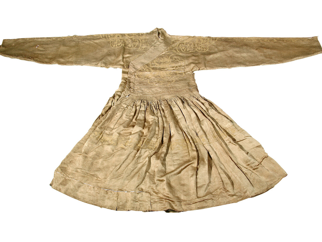 Ming prince’s ‘dragon robe’. Silk, c. 1389, excavated from the tomb of Zhu Tan (1370-1389), Prince Huang of Lu at Yanzhou, Shandong province, © Shandong Museum