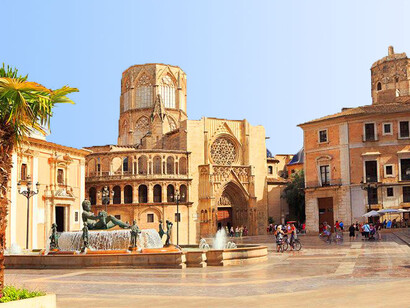 Plaza de la Virgen, frente à Igreja de Valência, Espanha
