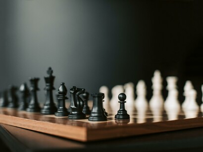 Leadership. Nel periodo di transizione della Grecia tra il V e il IV secolo emergono i sofisti che affermarono e affinarono la tecnica della dialettica e della retorica mirata non alla ricerca della verità, ma alla persuasione dell'altro