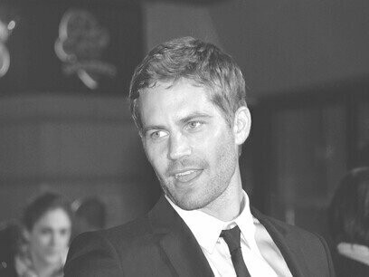 O ator Paul Walker, famoso pela franquia Velozes e Furiosos, morreu em 30 de novembro de 2013 em um “acidente” de carro. Contudo, teorias sugerem que sua morte não foi acidental