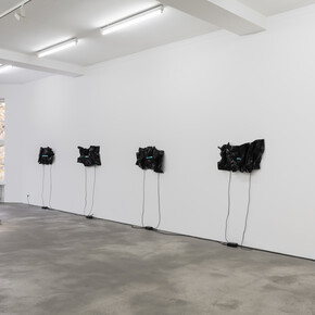 Gretchen Bender, Political entertainment, ausstellungsansicht. Mit freundlicher genehmigung von Sprüth Magers